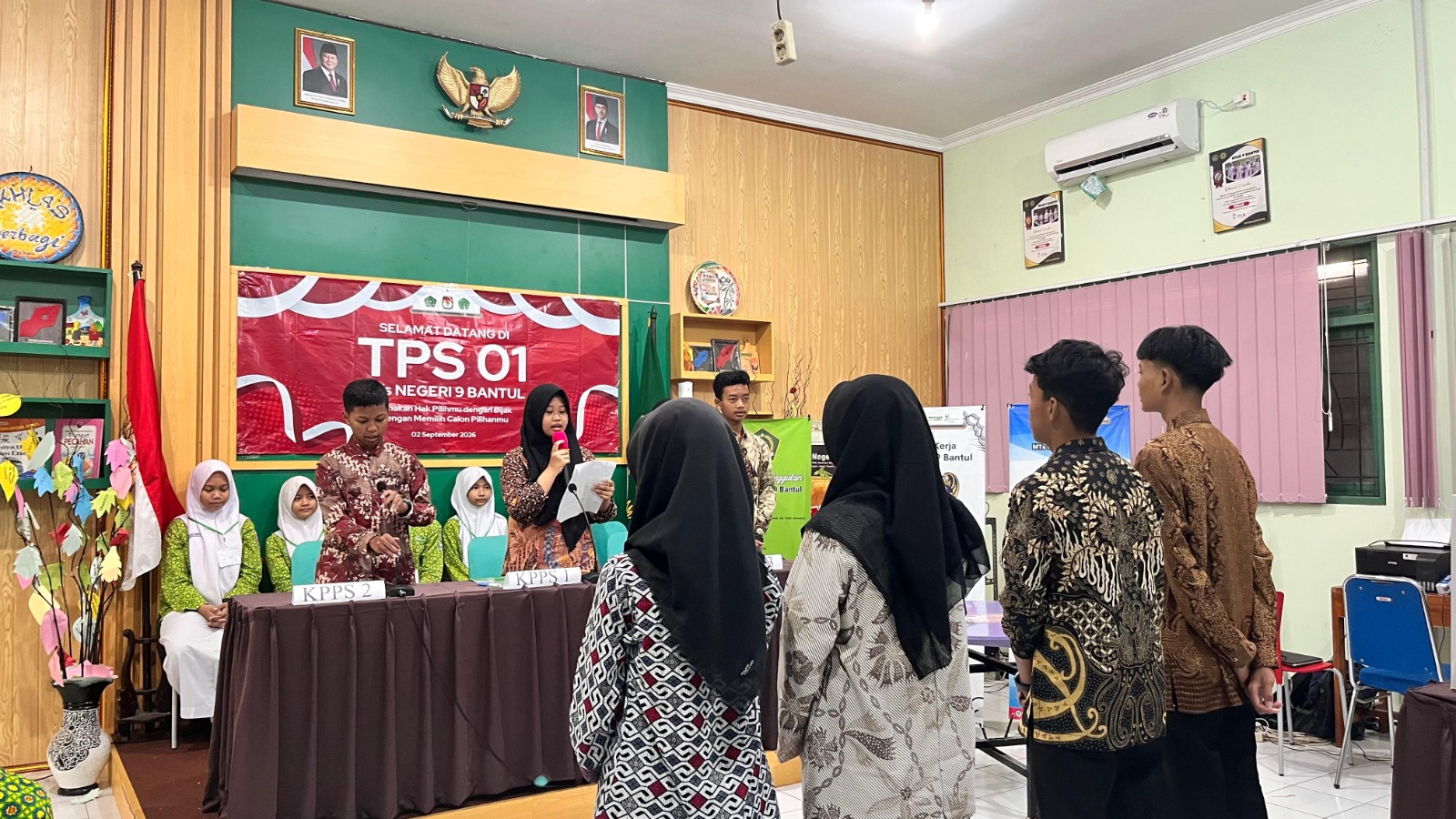 Teguhkan Amanah dan Integritas, Anggota KPPS MTsN 9 Bantul Diambil Sumpah pada Pemilos 2026